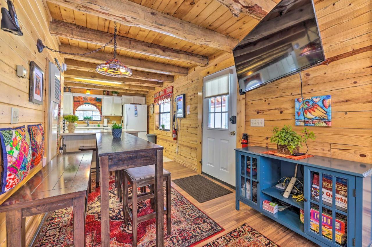 Rustic Duck Creek Village Cabin With Fire Pit! Buitenkant foto