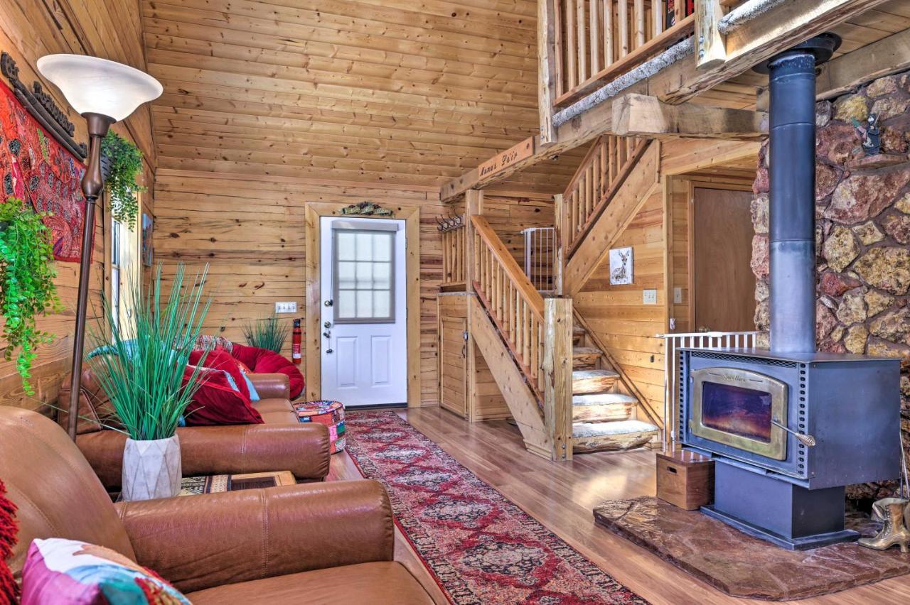 Rustic Duck Creek Village Cabin With Fire Pit! Buitenkant foto